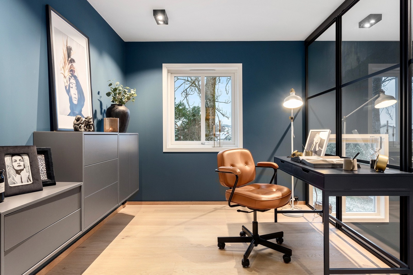 Her har man god plass med mulighet for kontor i egen sone. Galleribilde