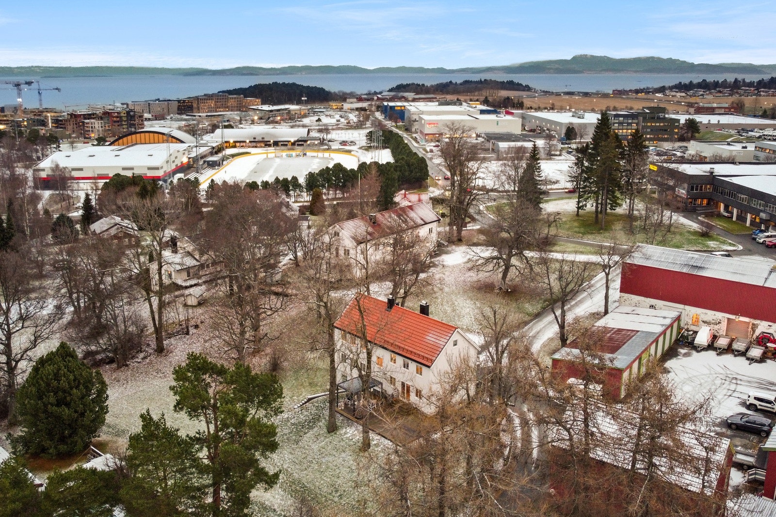En flott tomannsbolig med moderne standard og nydelig beliggenhet. Galleribilde