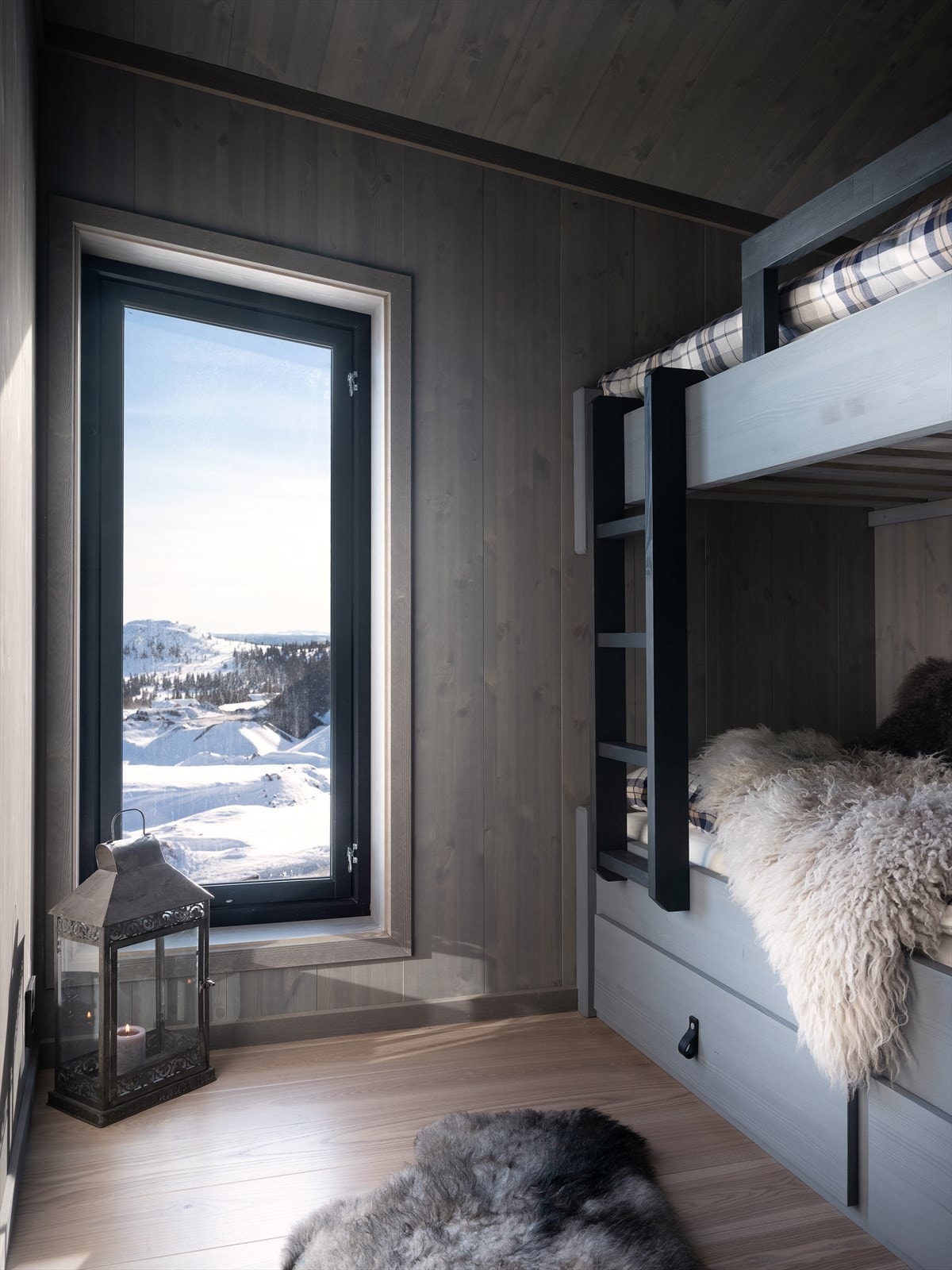 Bilde fra soverom i ferdigstilt hytte. Galleribilde