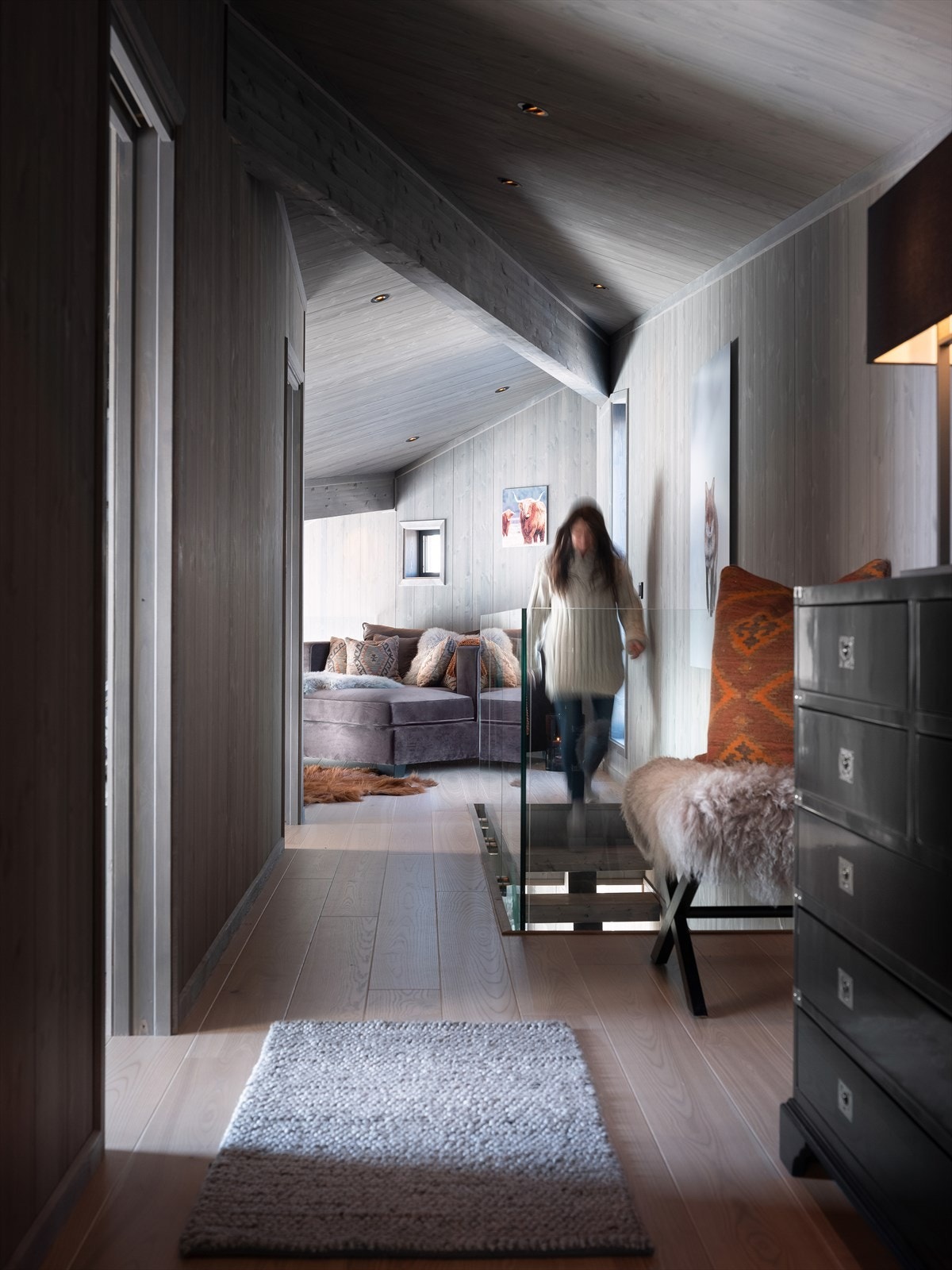 Innholdsrik 2. etasje med stue, 3 soverom og bad. (Bilde fra ferdigstilt hytte) Galleribilde