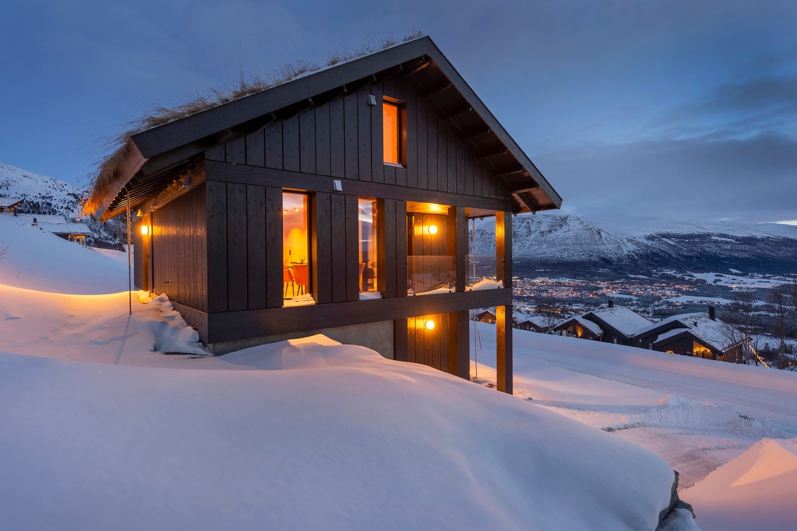 Parkering helt opp til hytten. Galleribilde