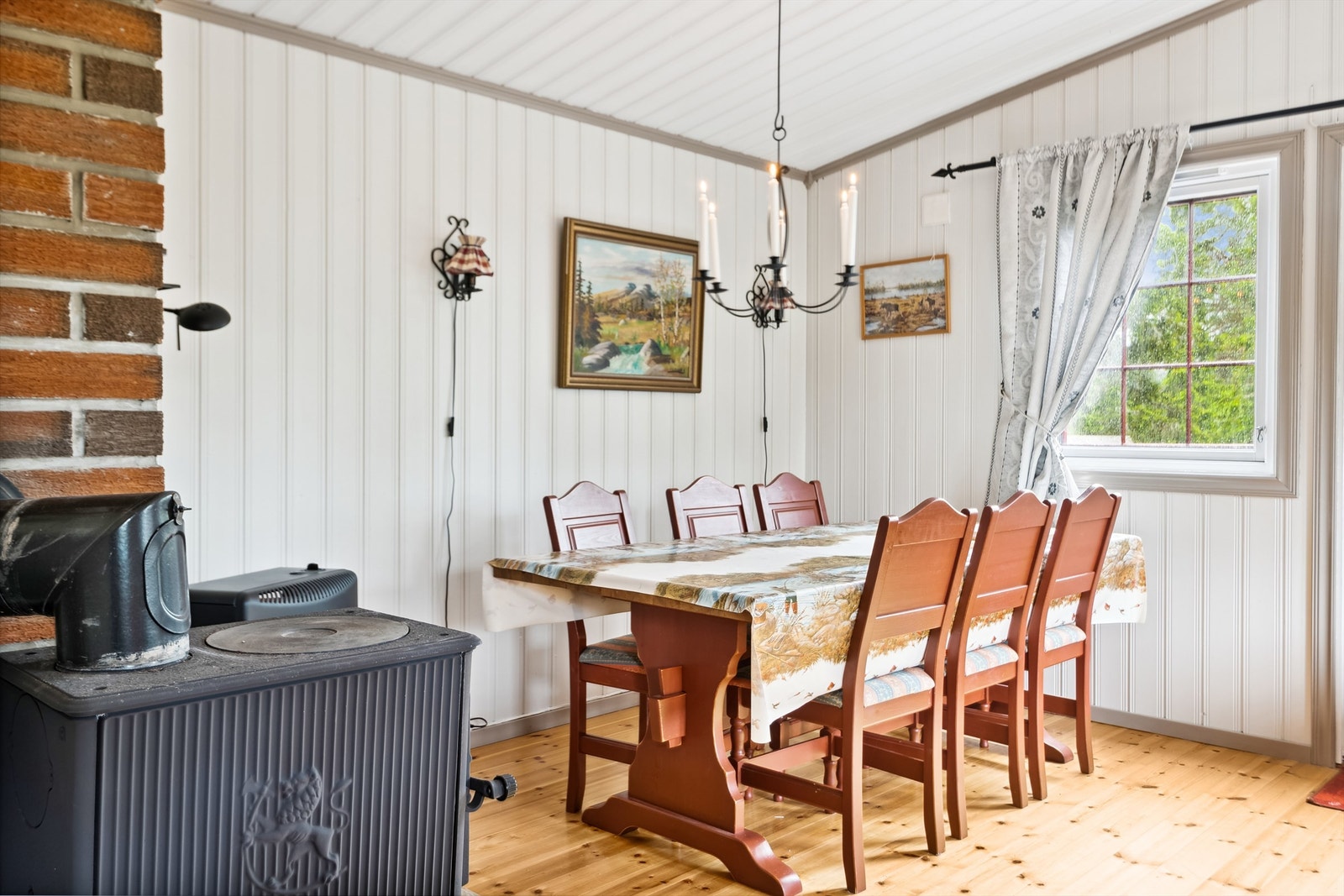 Spiseplass til familie og venner Galleribilde