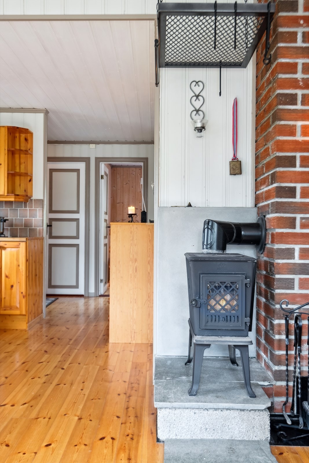 En god vedovn er bra å ha på en hytte på fjellet! Galleribilde