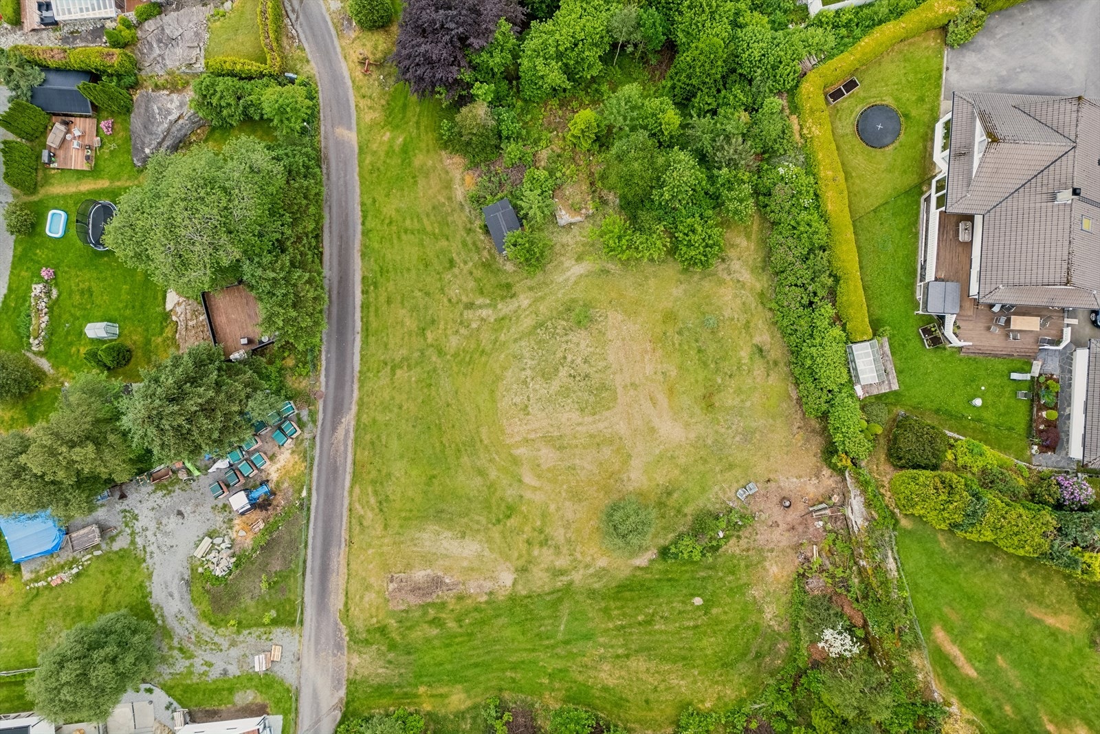 Flott boligtomt på ca. 1 045.2 kvm. Galleribilde