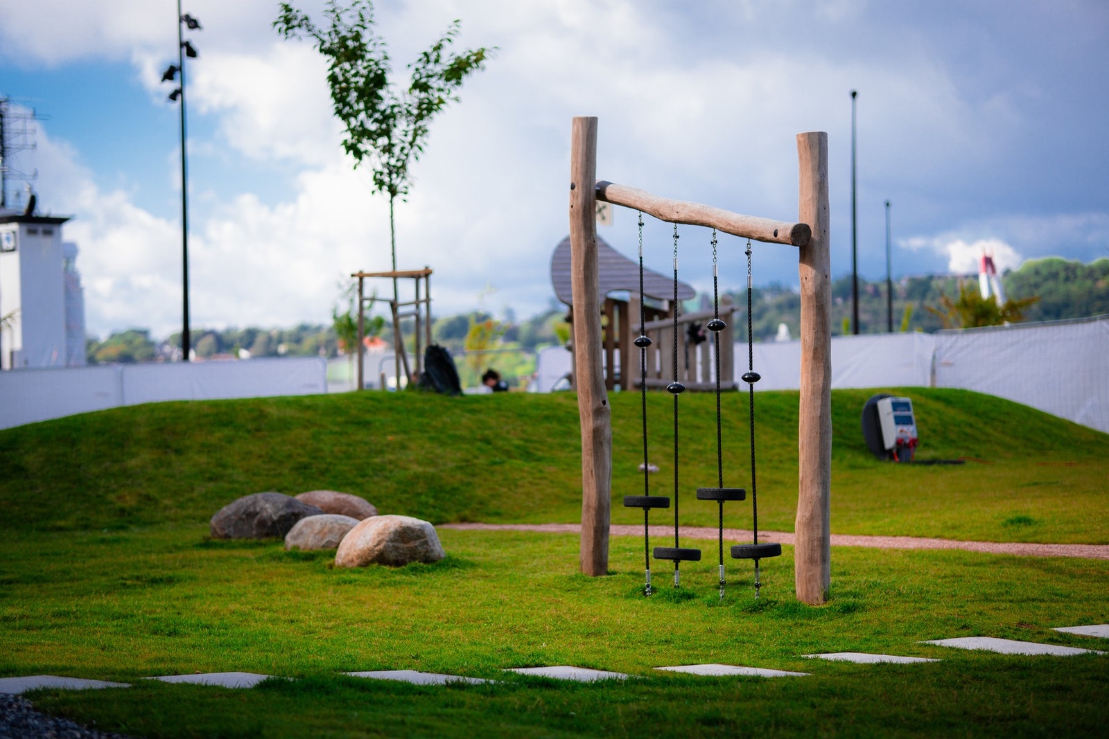Den umiddelbare nærheten til sjøen gjør at området kan nytes til vanns, så vel som til land. Galleribilde