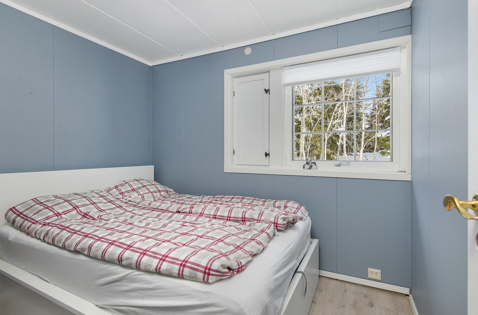 Videre byr hytten på to soverom. Galleribilde