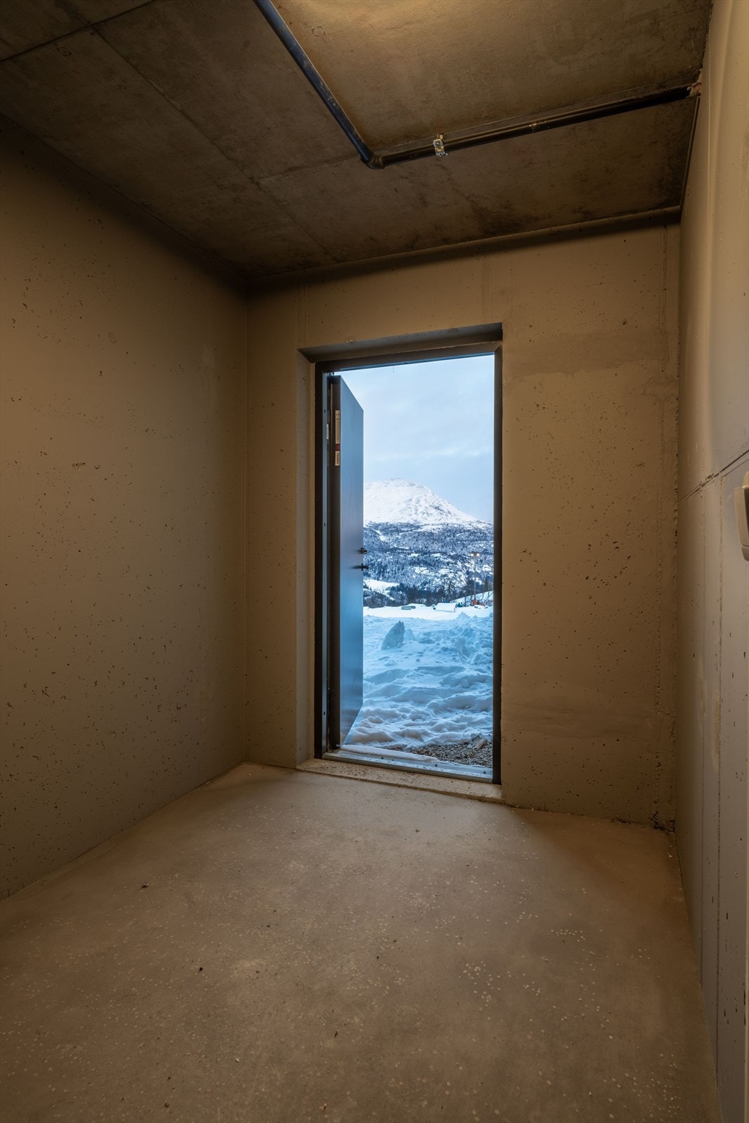 Bod nr 1 med egen privat adkomst til bakken for ski og sykkel Galleribilde