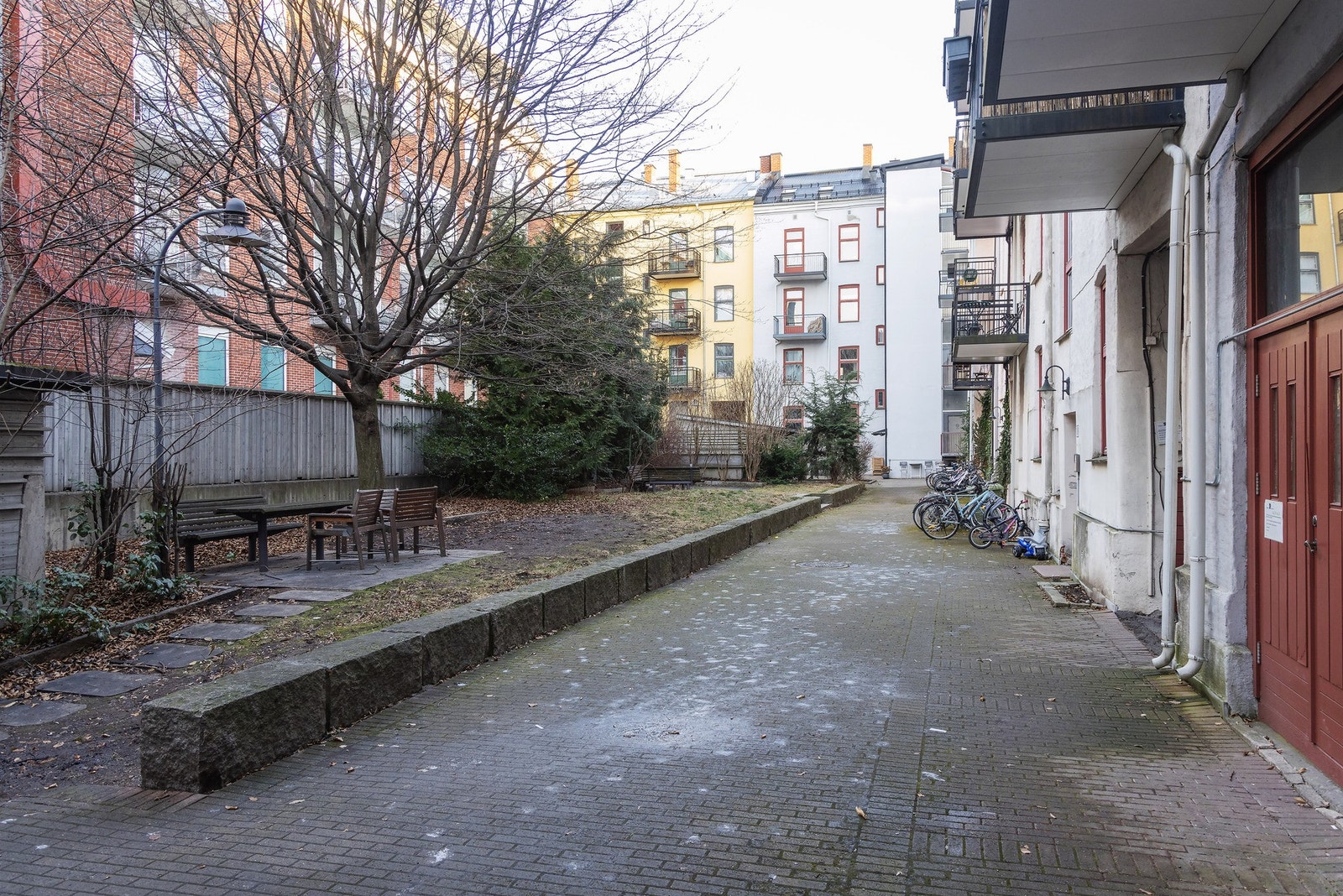Schleppegrells gate er stengt med bom og det er derfor lite trafikk i gaten. Galleribilde