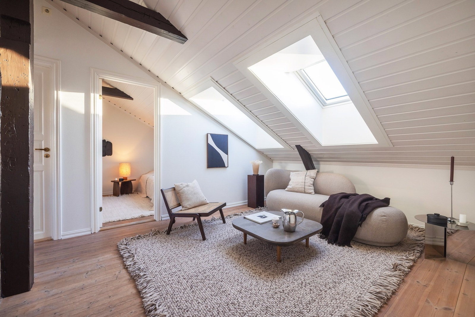 Her får du en attraktiv og gjennomgående 3-roms loftsleilighet med en planløsning som gir høy bokvalitet og rolig beliggende. Galleribilde