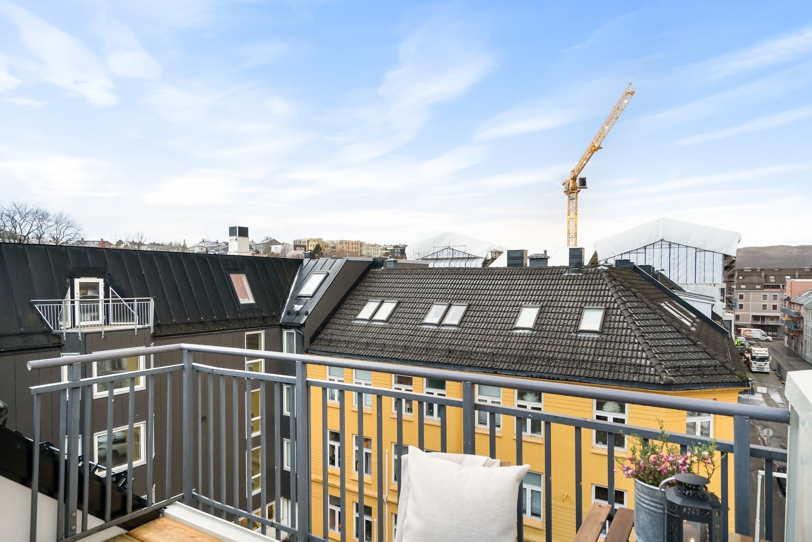 Terrassen er på 11,3 kvm. Her er det også utarbeidet et kostnadsestimat for å kunne utvide terrassen ytterligere. Galleribilde