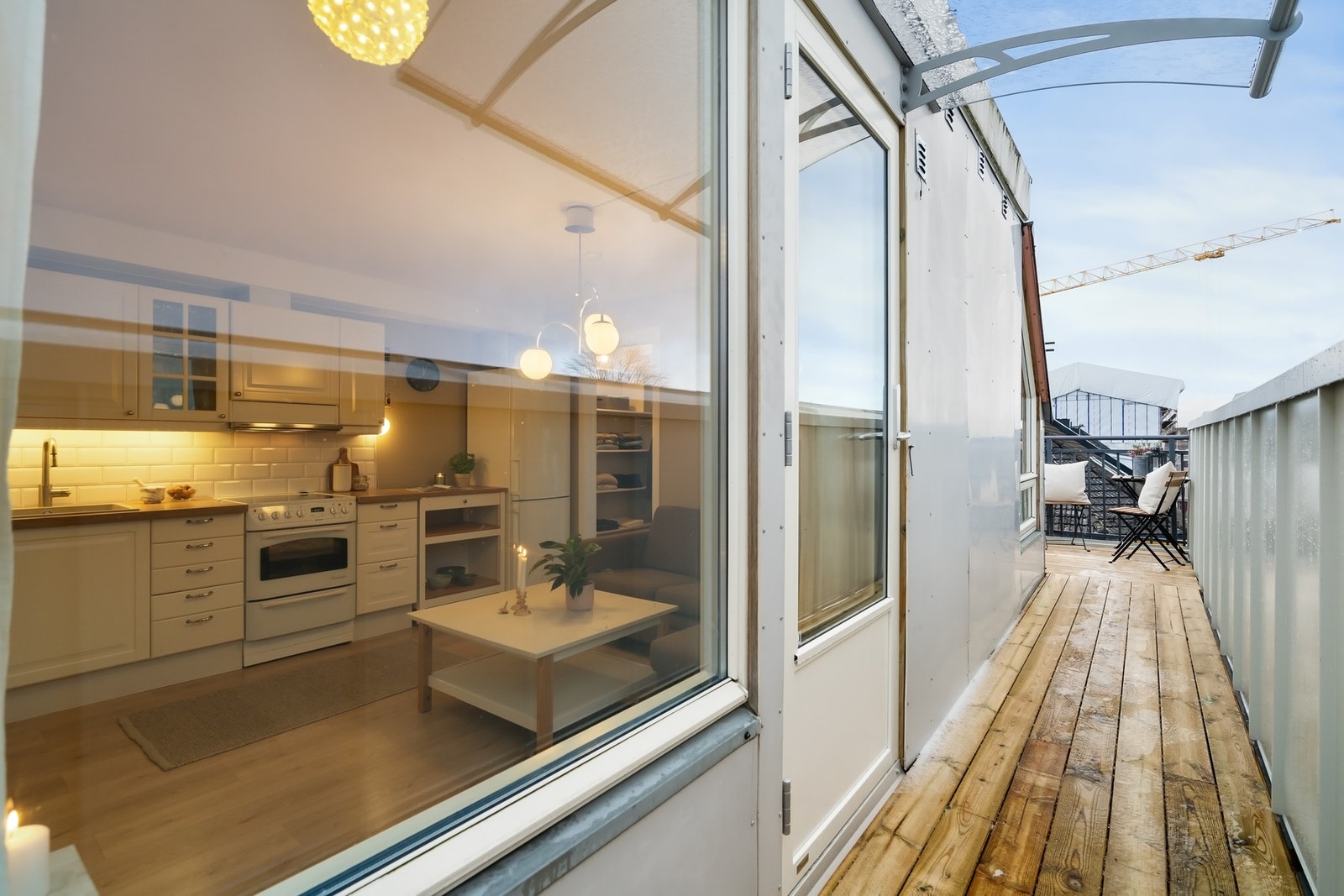 Det er direkte utgang til terrassen fra stuen. Galleribilde