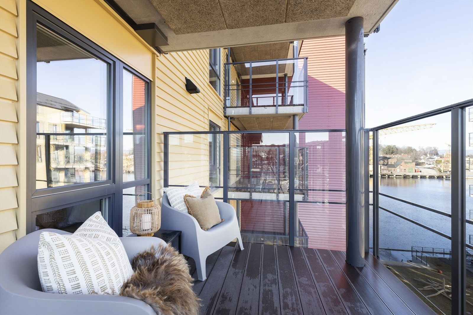 Østvendt og overbygd veranda Galleribilde