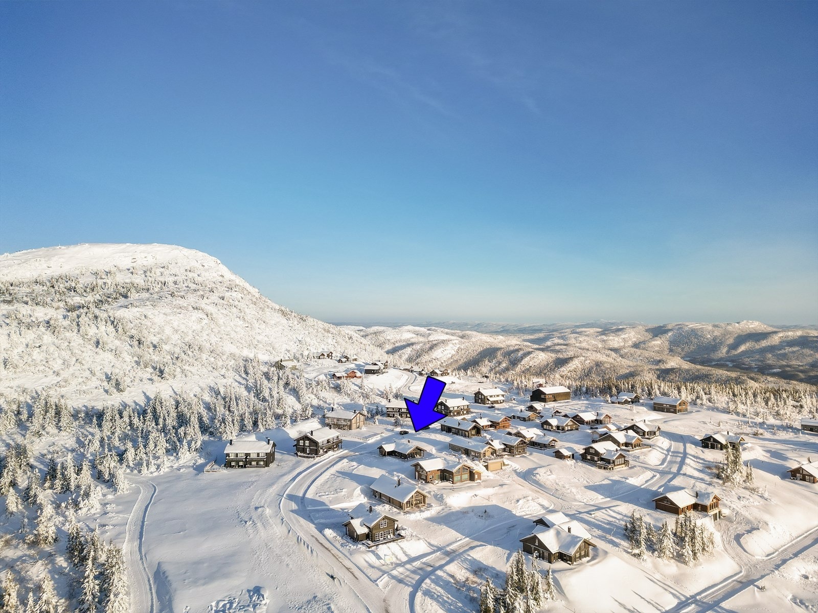 På vinteren har området oppkjørte skiløyper og Skisenteret tilbyr to heiser og fem nedfarter - her er det terrengpark, barnebakke og lysløype. Galleribilde