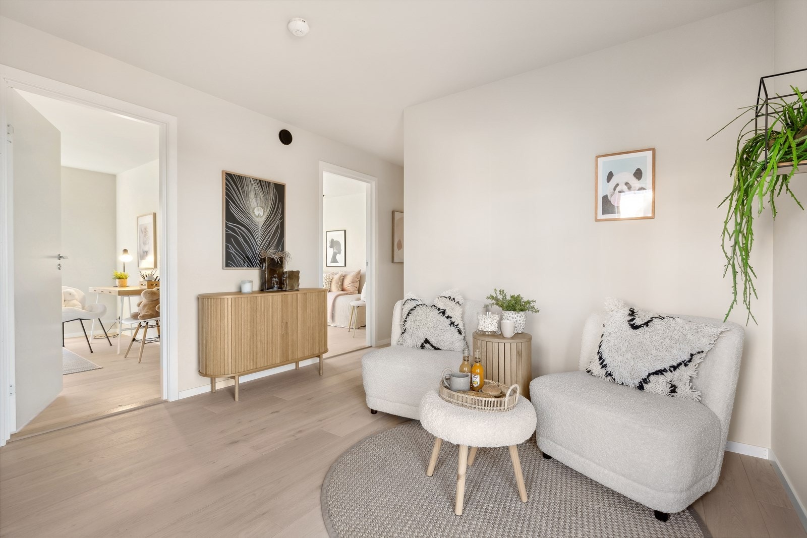 Gang i 2. etg. med fin plass til sittemøbler og TV-møblement Galleribilde