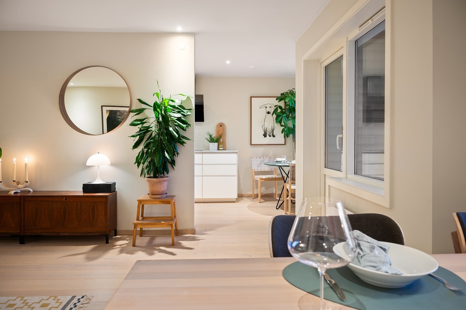 Bilde tatt mot kjøkken. Galleribilde