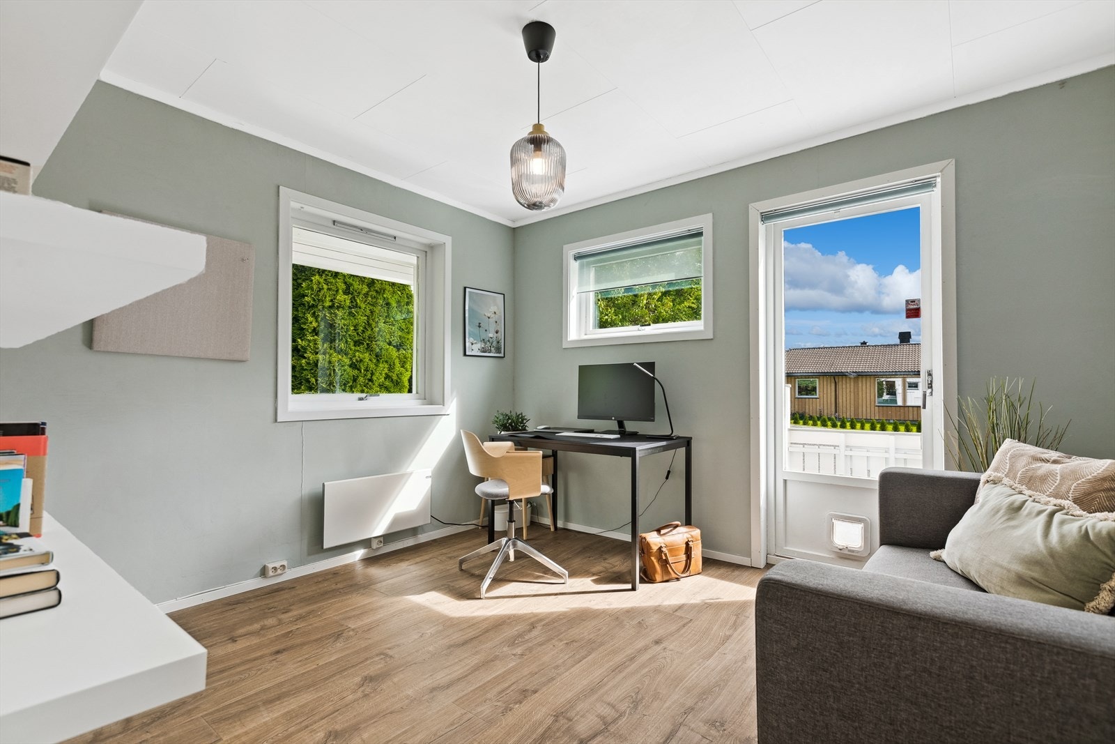 Soverom i 1. etasje som idag benyttes til hjemmekontor og gjesterom. Galleribilde