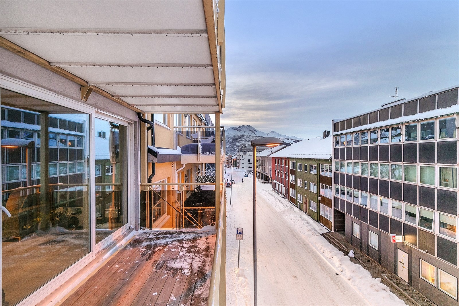 Balkong vendt mot vest som gir gode solforhold på solfylte dager! Galleribilde