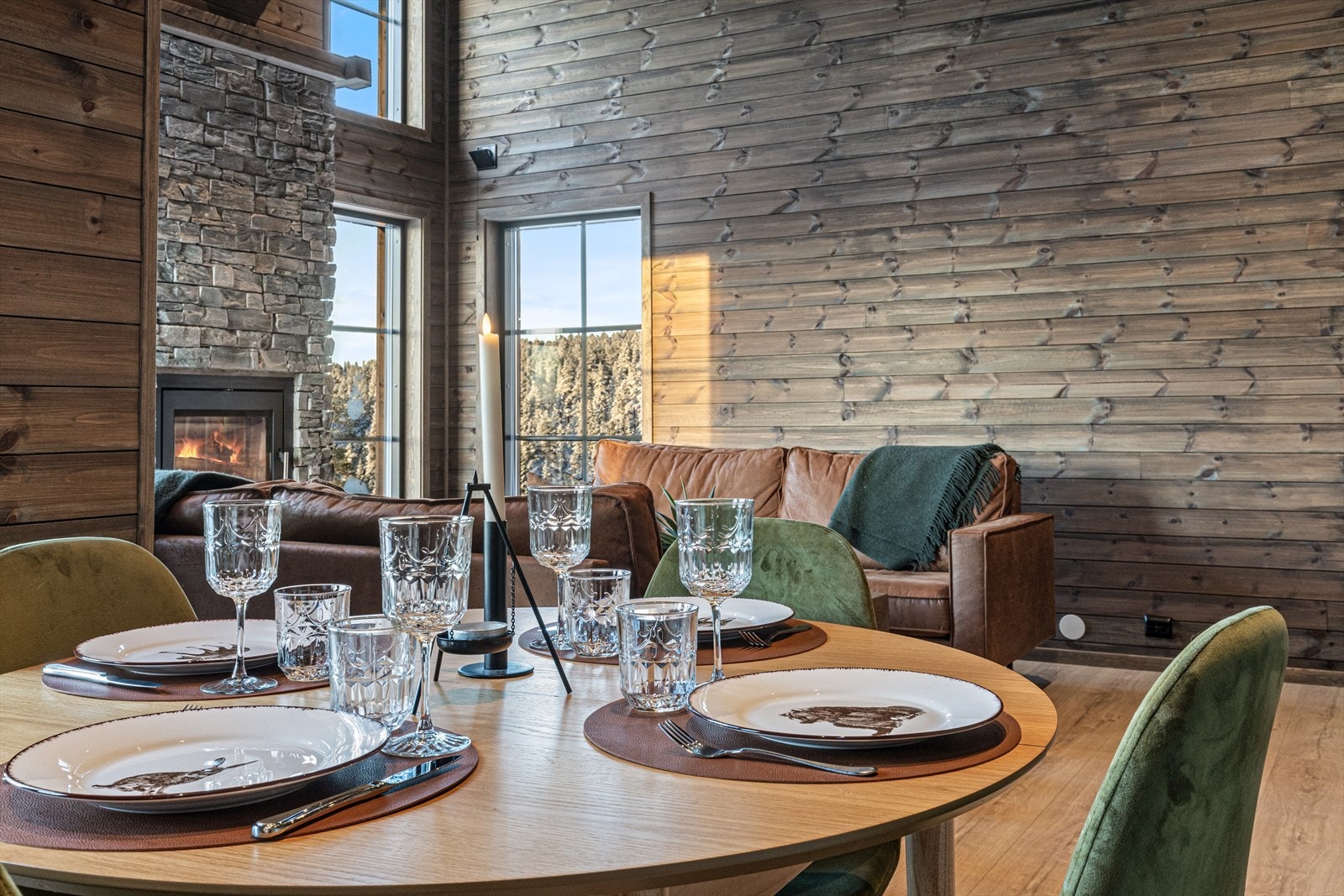 Spiseplassen med utsyn mot stuen. Galleribilde