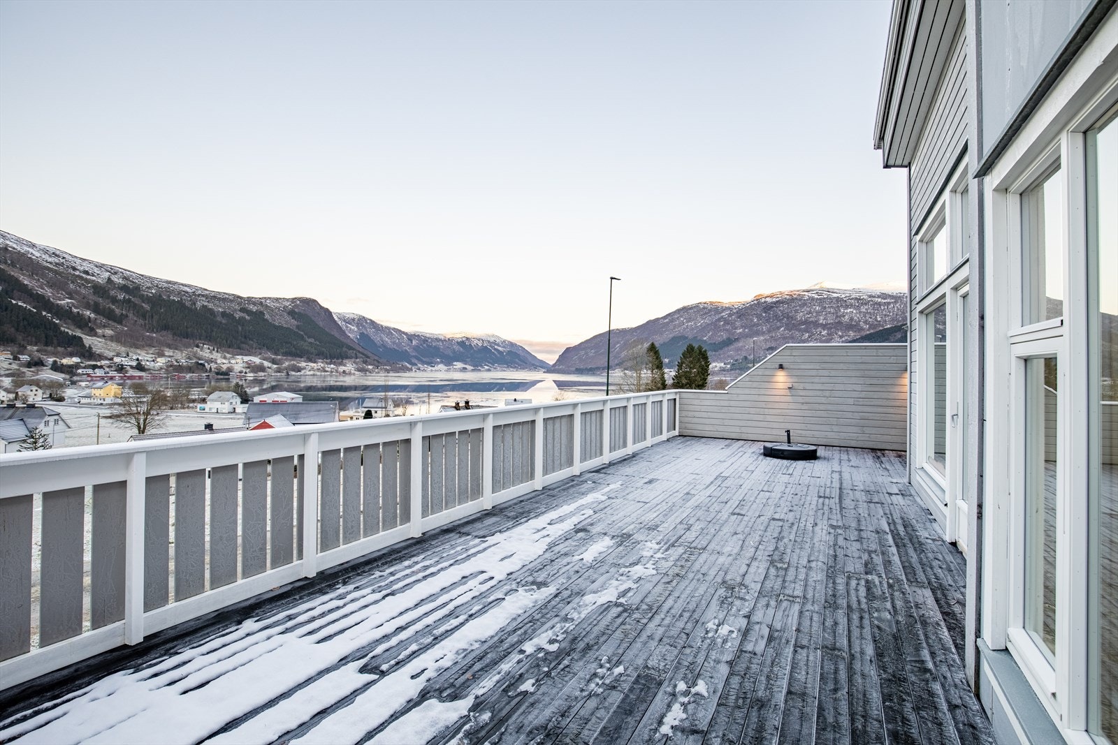 Her kan fjellene omkring og Syvdefjorden skådes Galleribilde