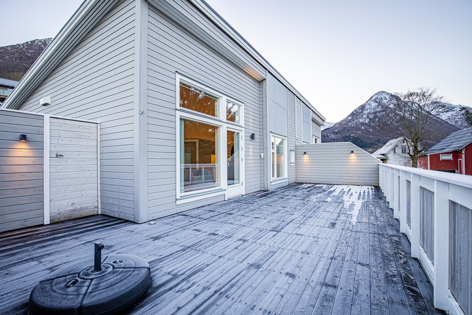Fra stue er det tilkomst til vestvendt terrasse Galleribilde