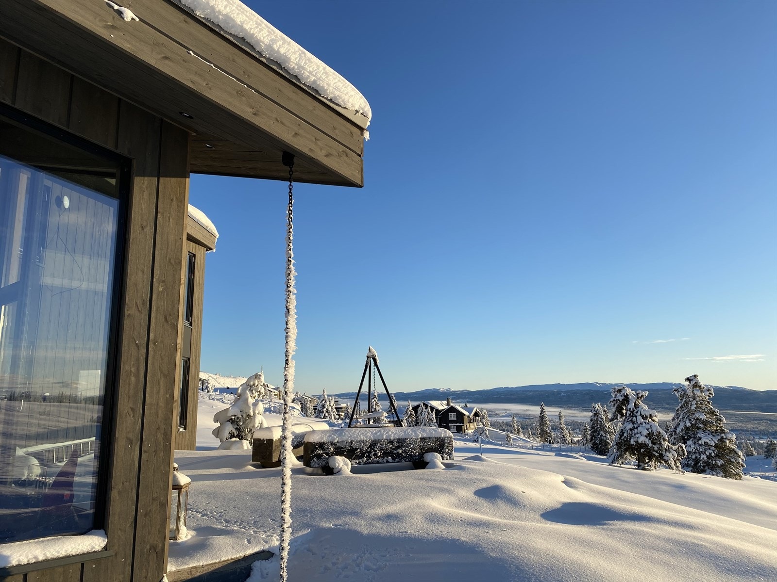 Nydelige sol og utsiktsforhold. Bilde fra ferdigstilt hytte. Galleribilde