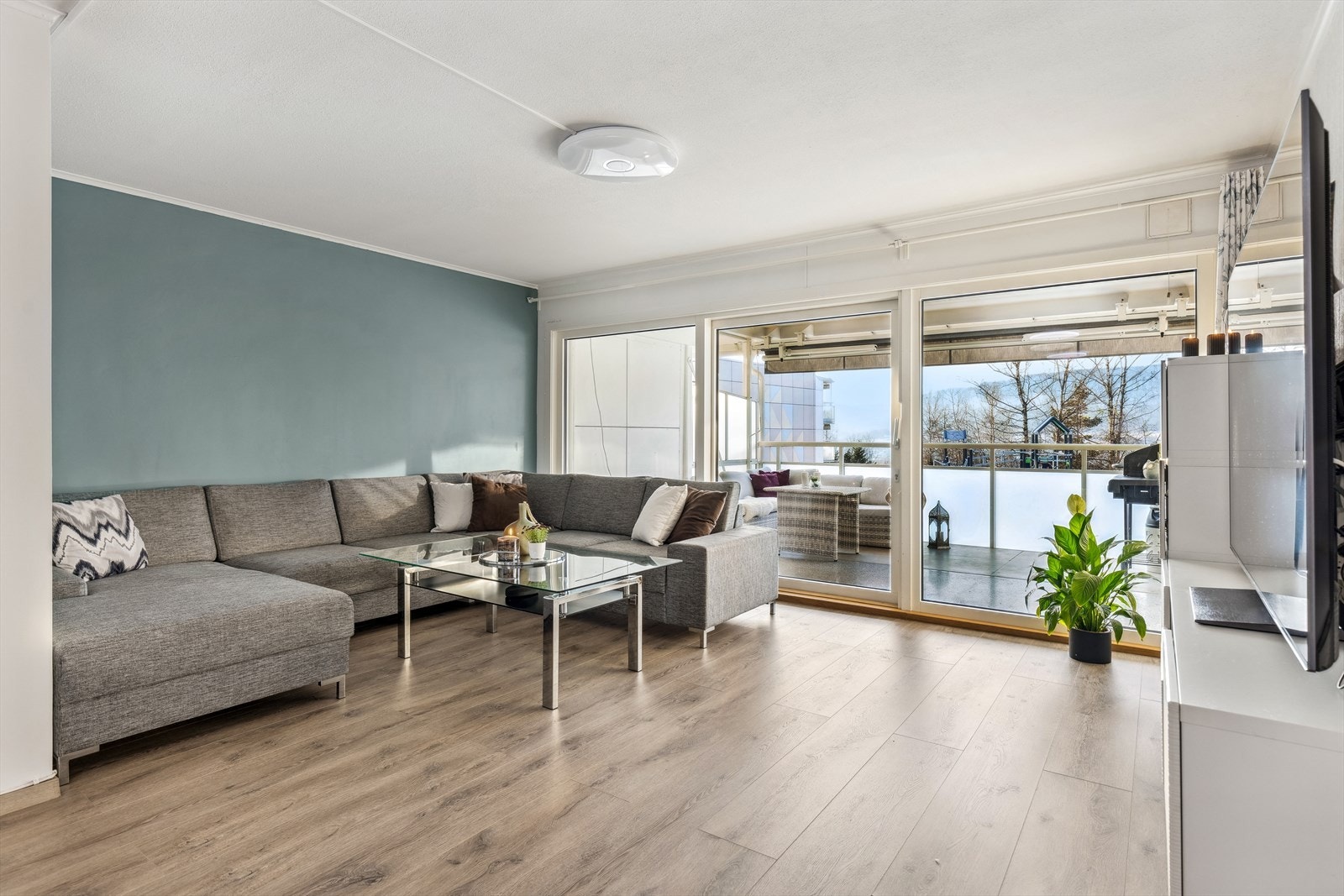 Koselig stue med god plass til stor sofagruppe hvor hele familien kan samles Galleribilde