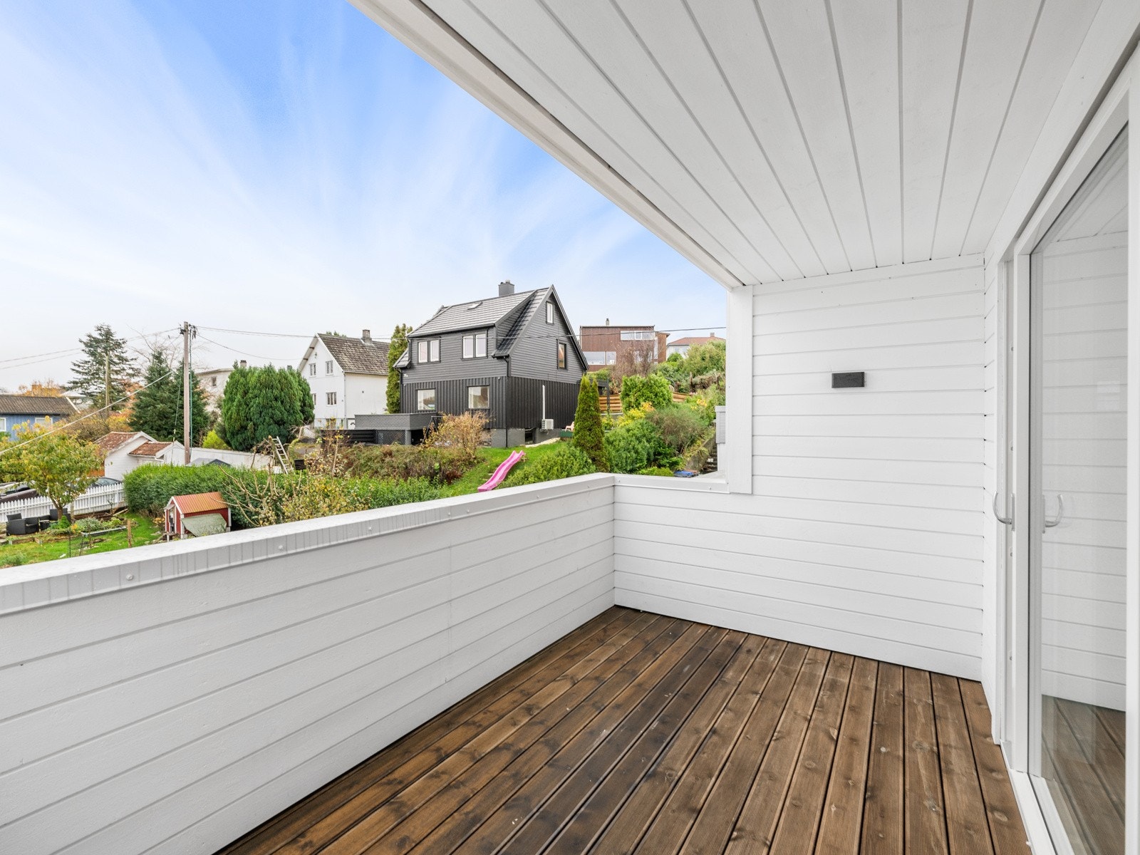 Solrik, overbygd balkong Galleribilde