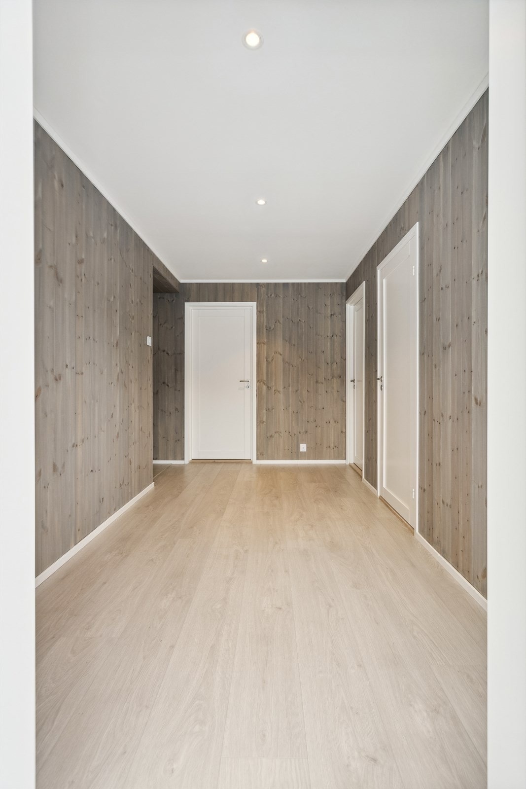 Gang med adkomst til bad, soverom og vaskerom Galleribilde