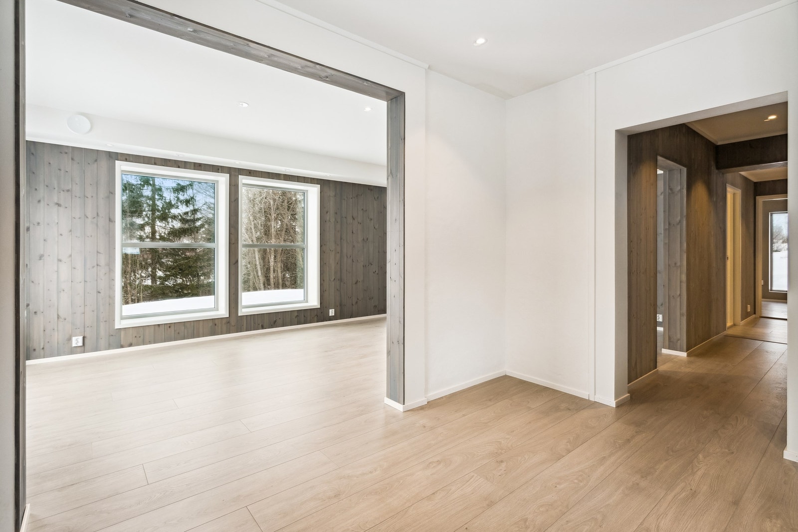 Kjøkkenet har adkomst fra både stue og gangen Galleribilde