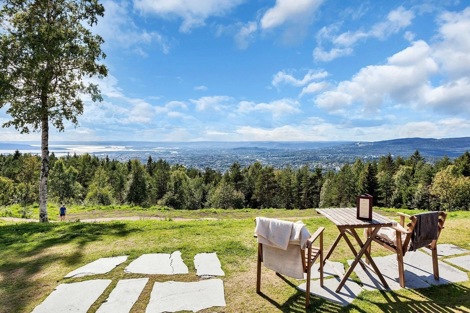 Grefsenkollen med sine flotte turområder sommer som vinter Galleribilde