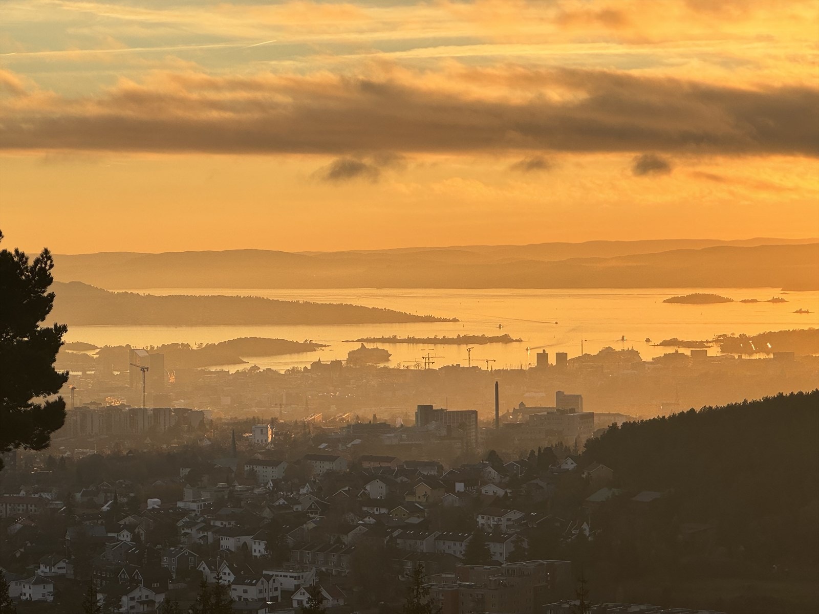 Utsikt fra glassberget på vestsiden av Årvollåsen 10 min gange fra leiligheten Galleribilde