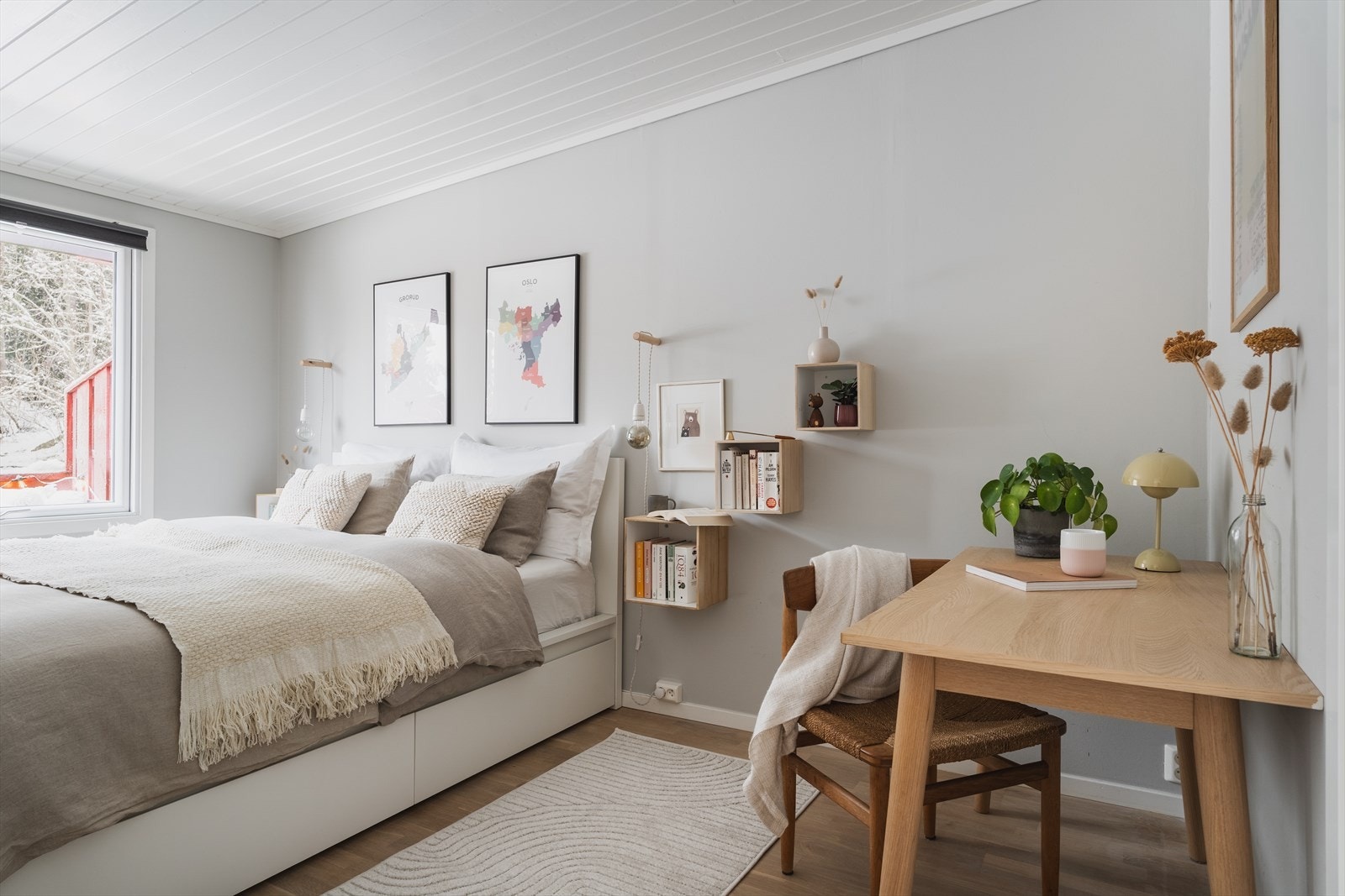 Det er plass til praktisk hjemmekontorløsning hvis ønskelig Galleribilde