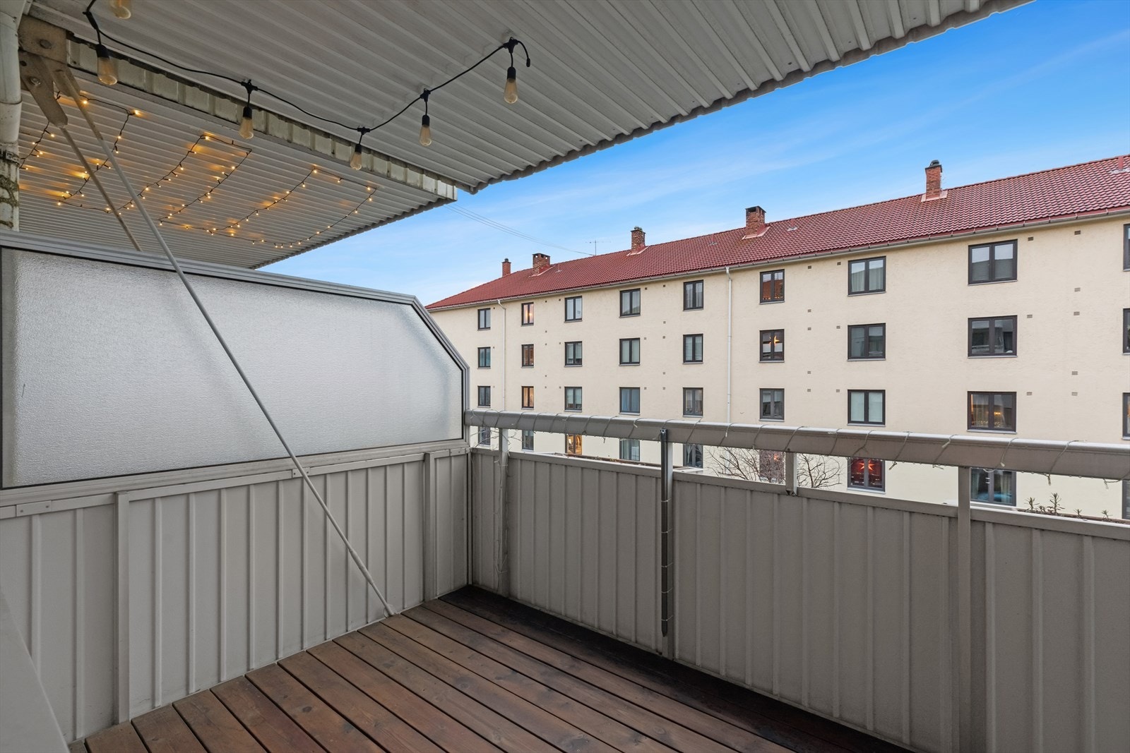 Leiligheten har en romslig vestvendt balkong på hele 8m2 Galleribilde