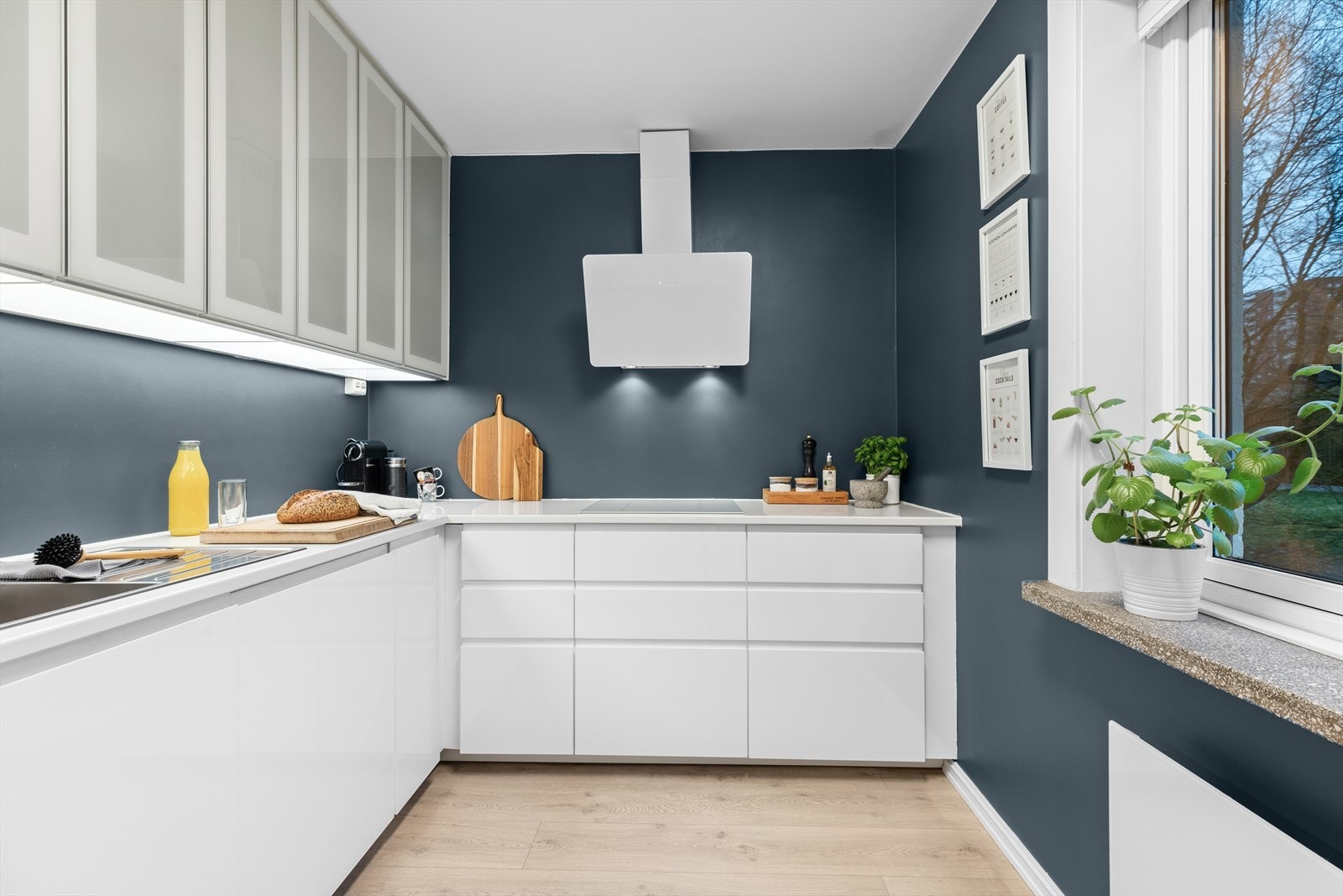 Alle hvitevarene i kjøkken medfølger boligen Galleribilde