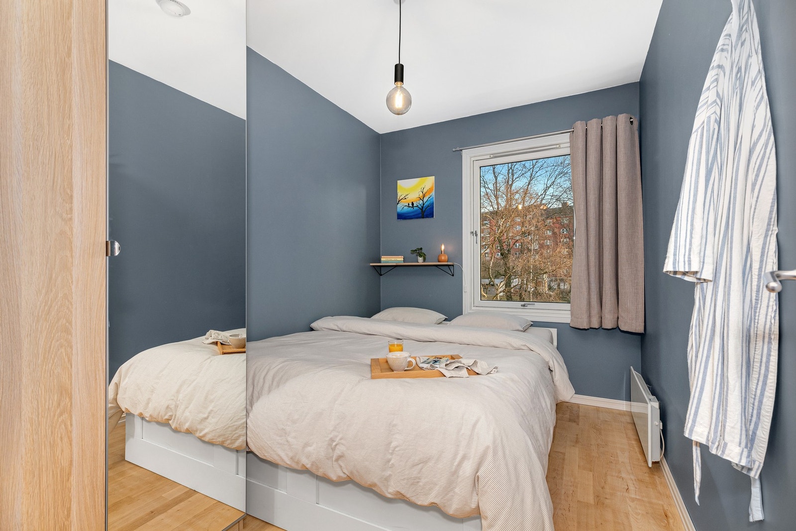 Soverom med skapplass. Galleribilde