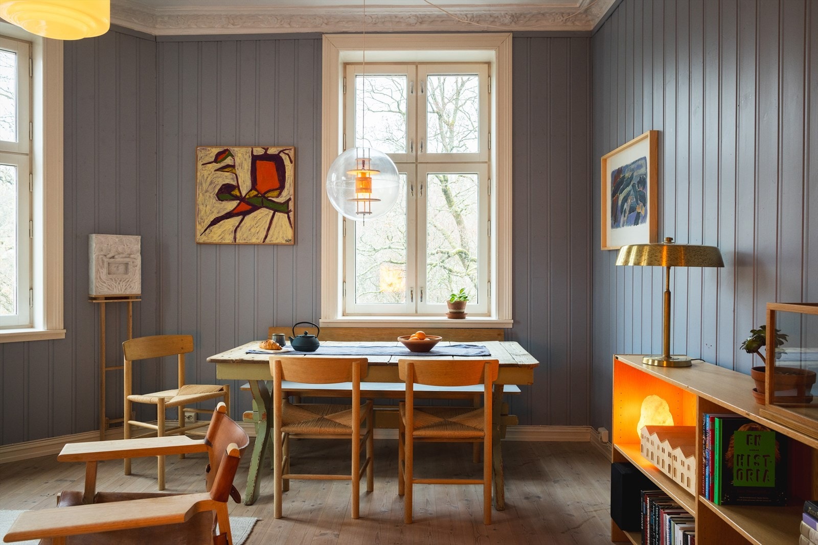 - I stuen er det også god plass til spisebord. Perfekt for sosiale sammenkomster! - Galleribilde