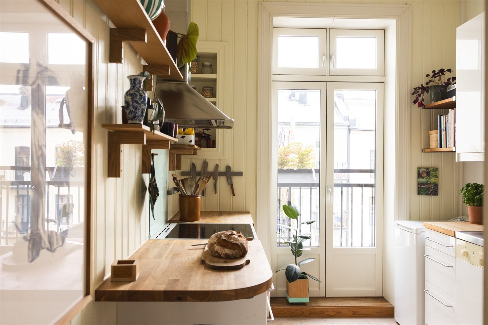 - Her har man godt med benk- og skapplass - Galleribilde