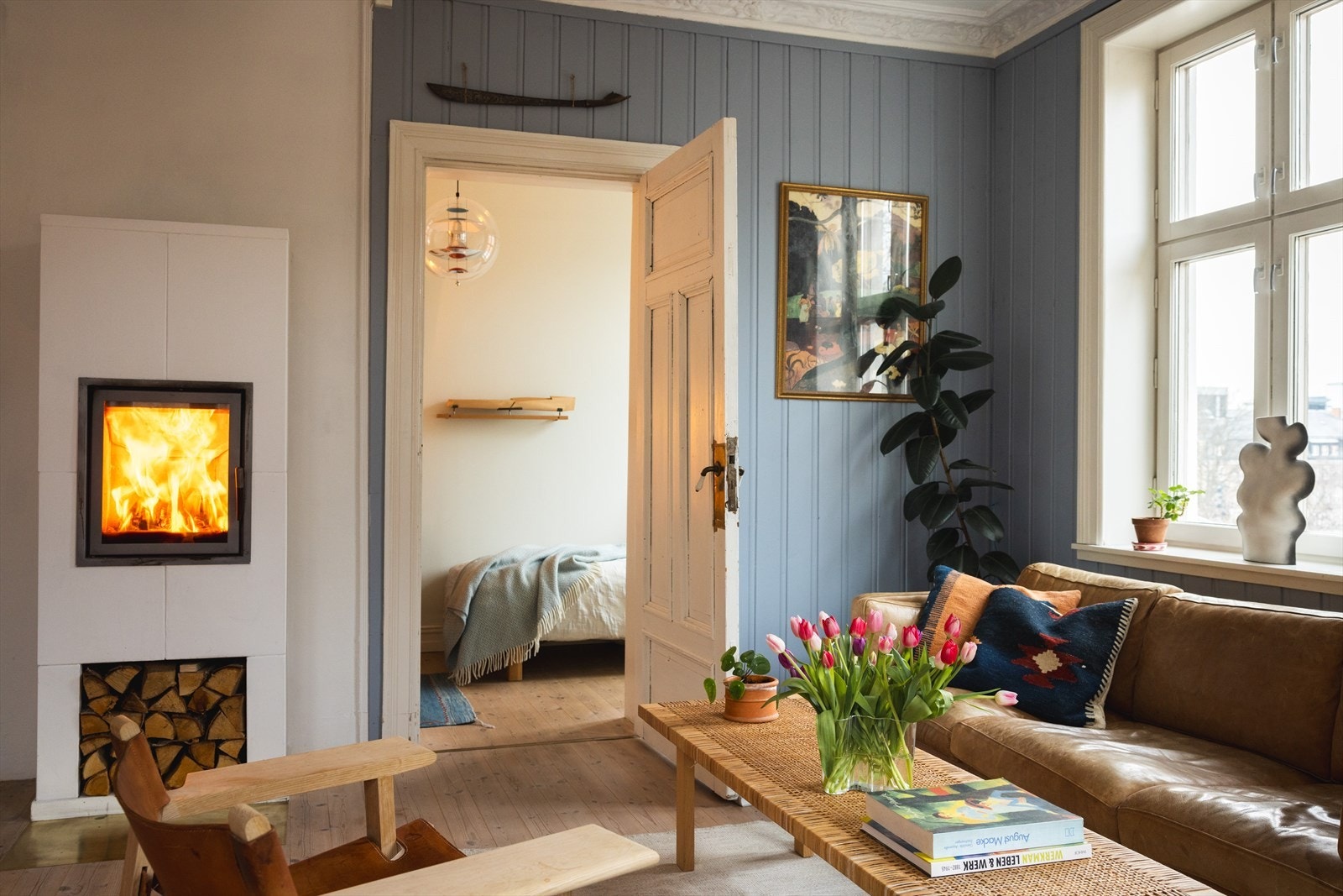 - Herlig peisovn i stuen som varmer godt på kalde høst- og vinterdager - Galleribilde