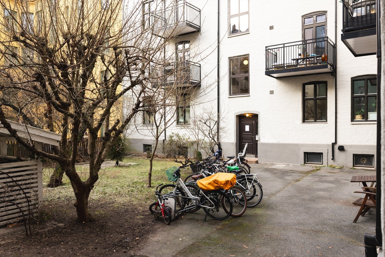 - Hyggelig bakgård - Galleribilde