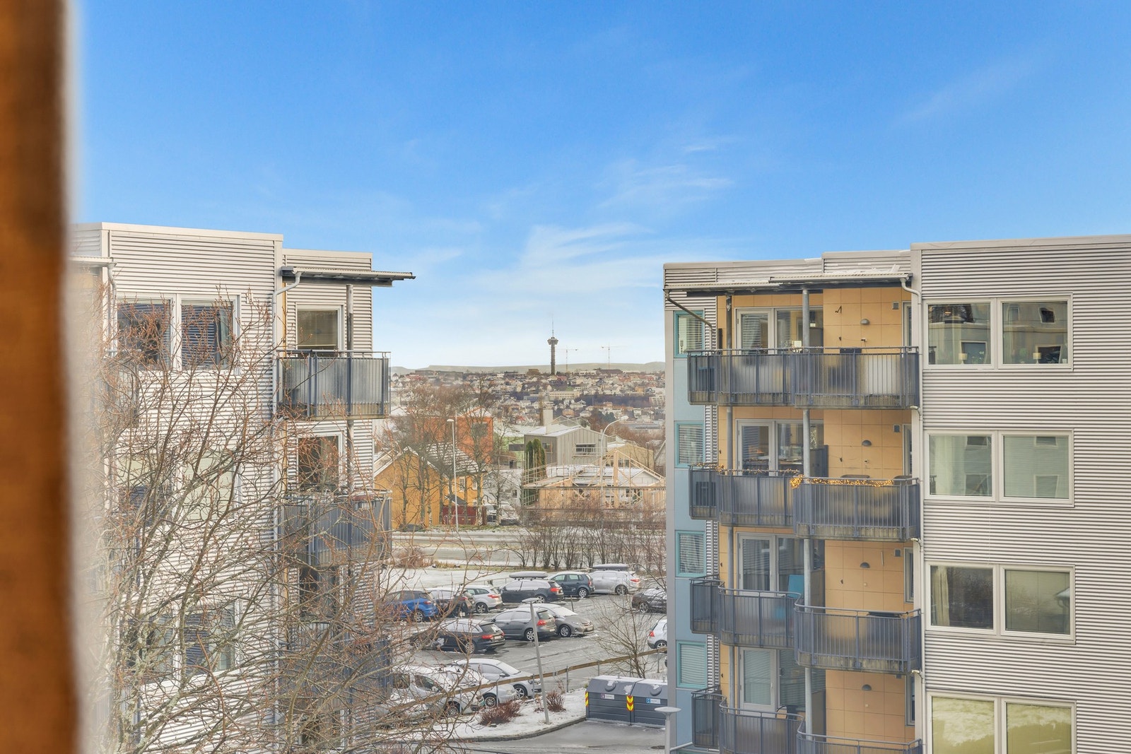 Utsikt mot Tyholttårnet fra leiligheten. Galleribilde