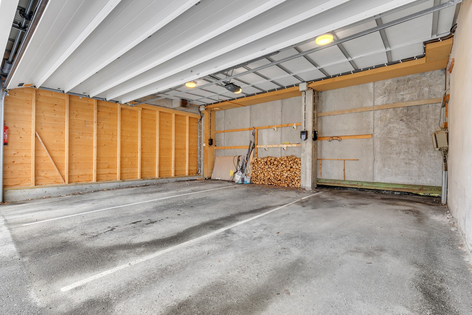 Med leiligheten følger det parkeringsplass i garasje i samme bygg som leiligheten. Galleribilde