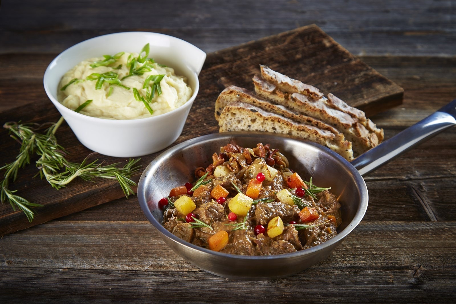 Ønsker du innendørsaktiviteter har Nermo Hotell bl.a. en hyggelig restaurant som serverer både lunsj- og middagsretter. Galleribilde