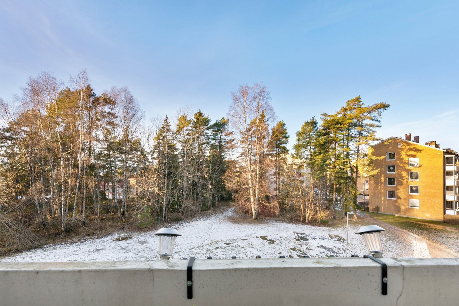 Grønt utsyn fra balkongen Galleribilde