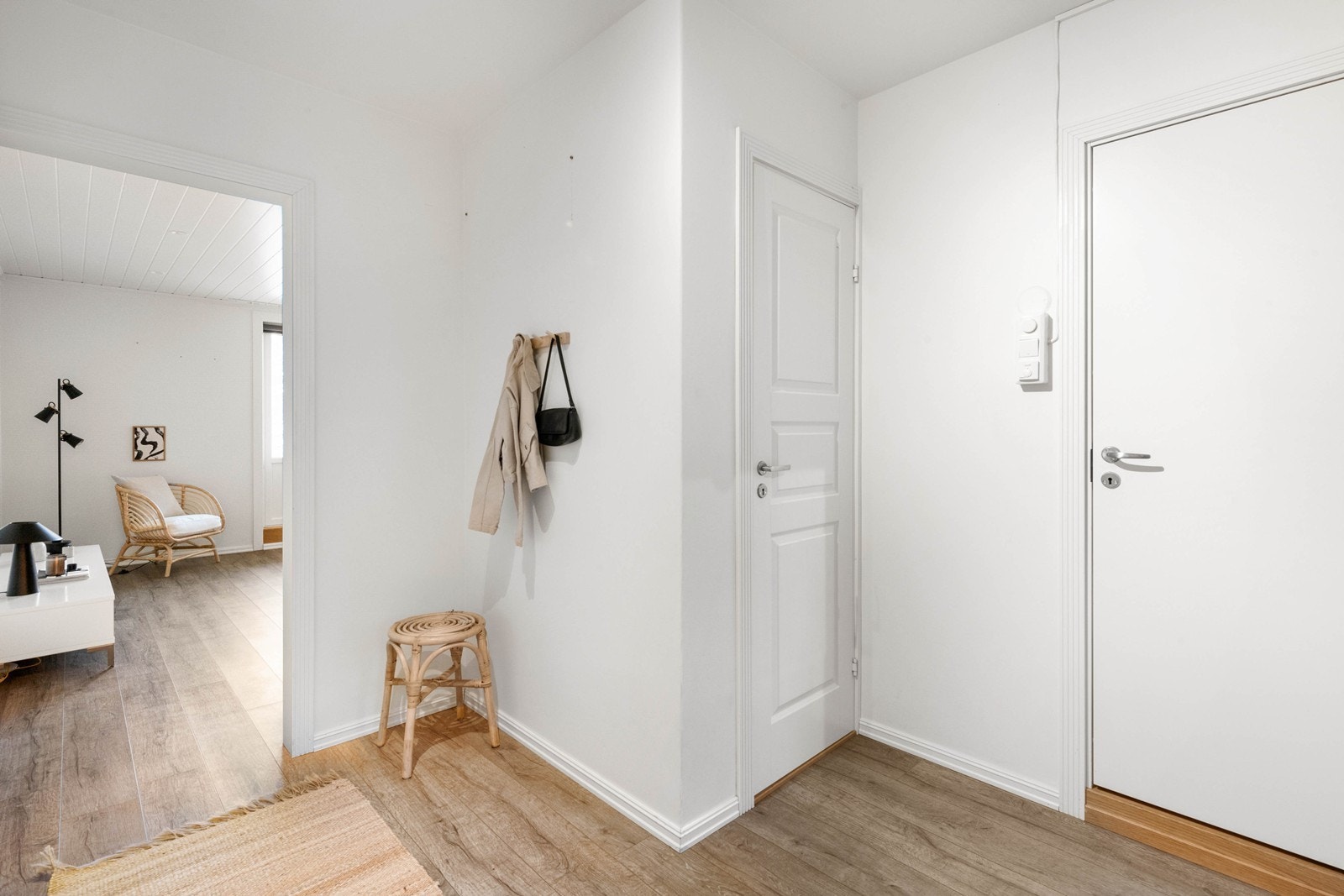 Innbydende entré med bod/garderoberom Galleribilde