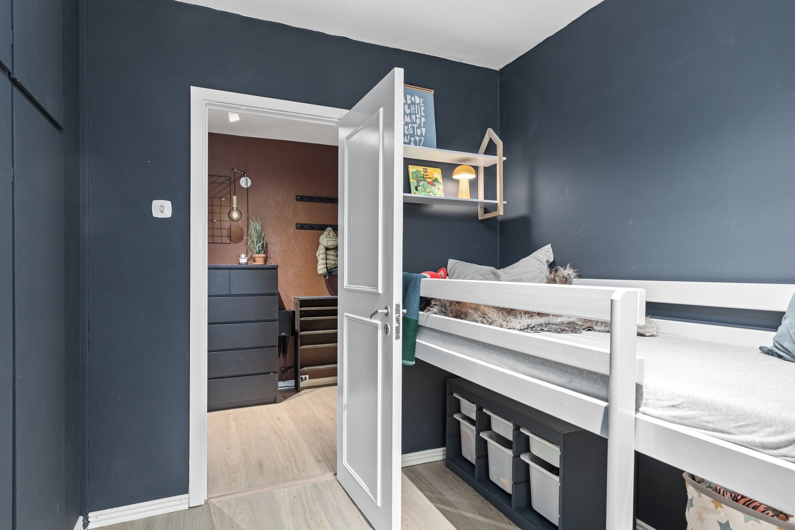 Rommet passer utmerket både som barnerom, gjesterom eller kontor. Galleribilde