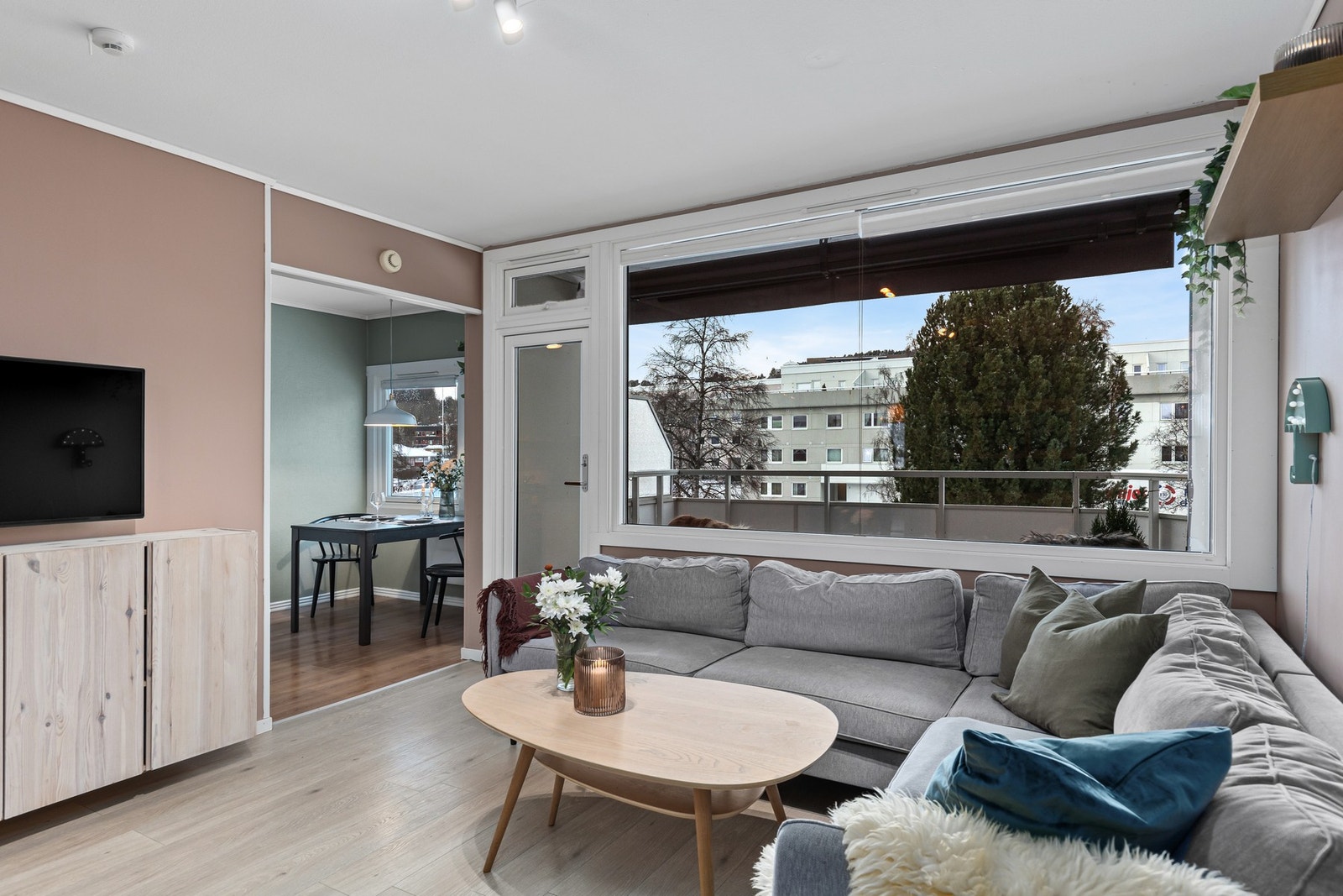 Alle vindu og verandadør ble byttet i regi av borettslaget i 2021 og 2022. Galleribilde