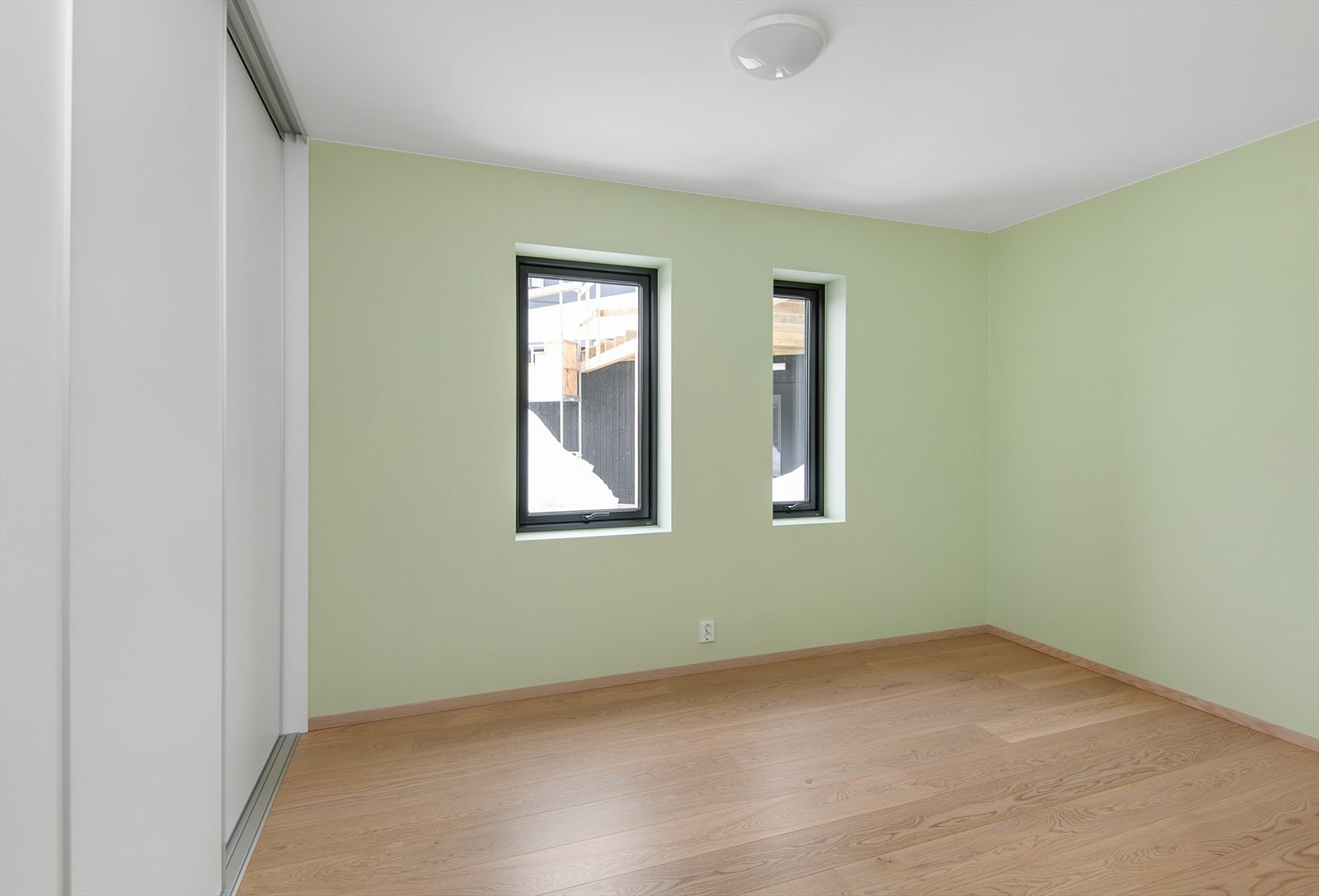 Hovedsoverom med skyvedørsgarderobe Galleribilde