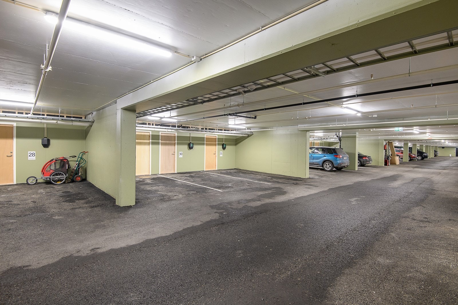 Garasjeplass med tilhørende bod i felles parkeringskjeller. Galleribilde