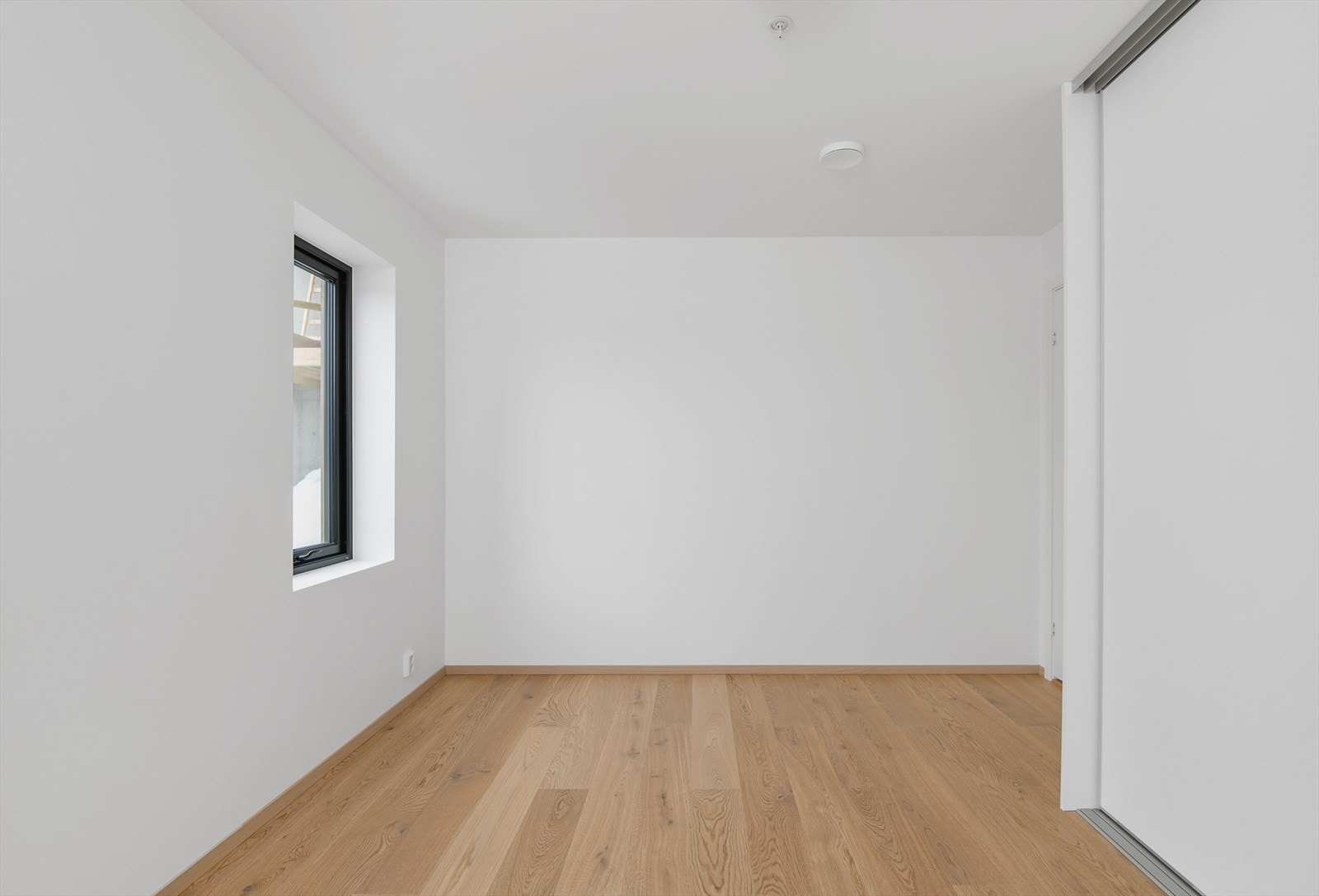 Soverom nr. 2 har også skyvedørsgarderobe Galleribilde