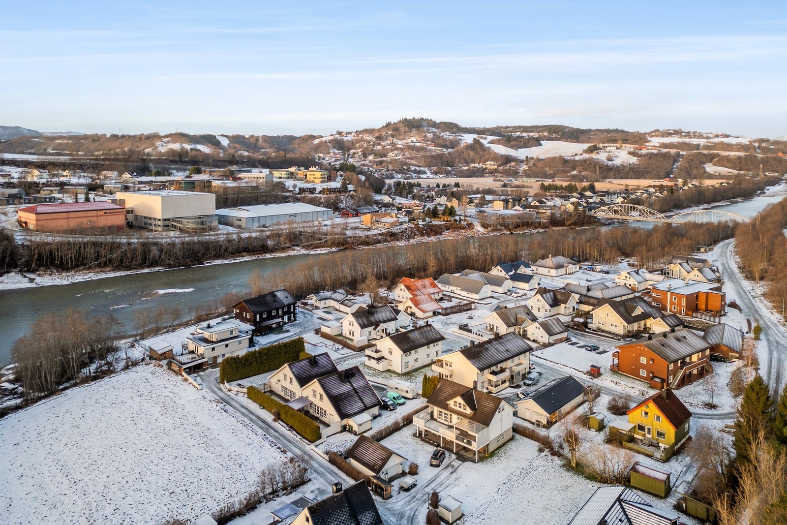 Fra eiendommen er det kort vei til en fin tursti langs Gaula Galleribilde